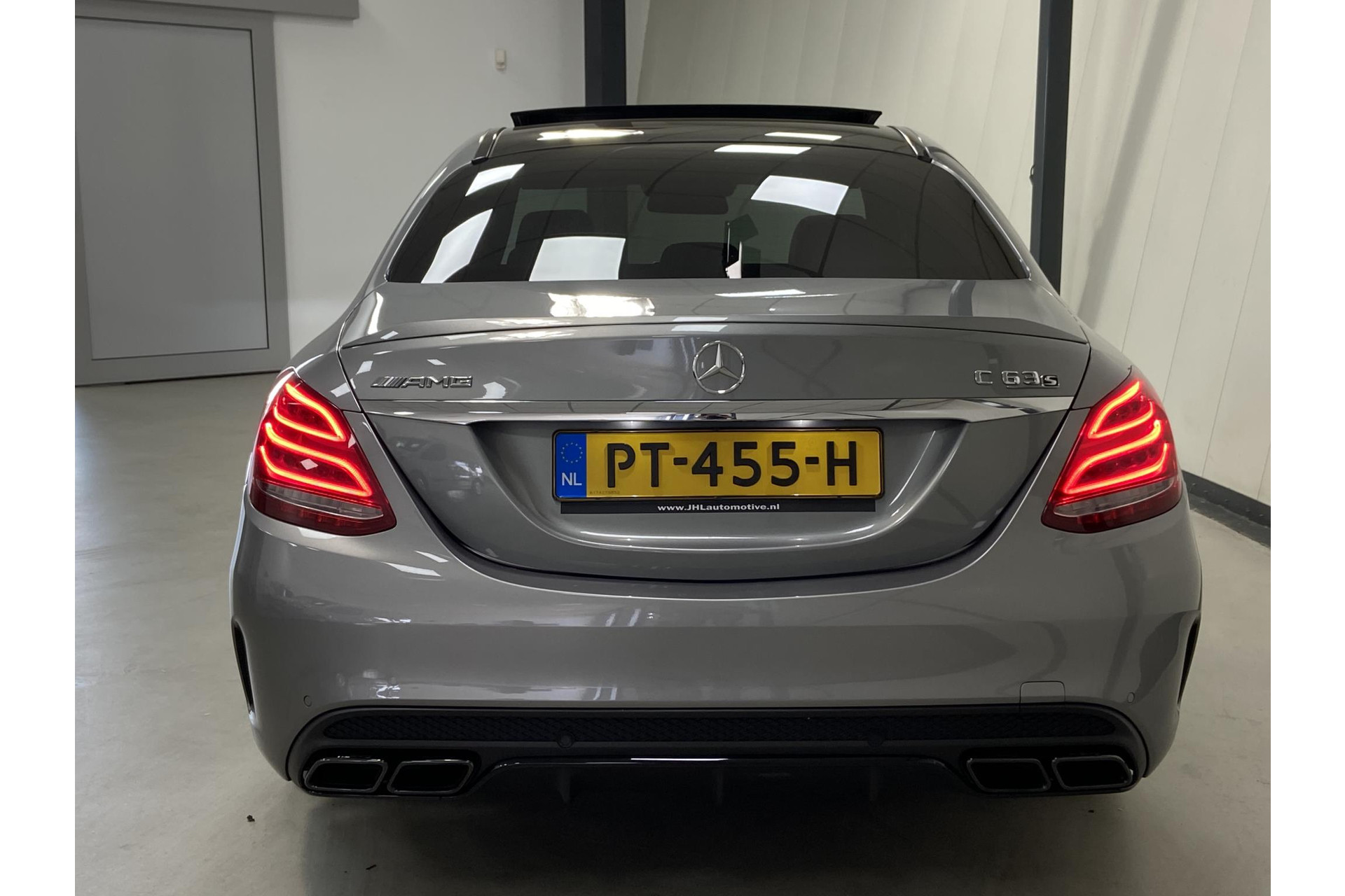 Mercedes-Benz C-Klasse C63S C63 63 S AMG*HUD*IWC*PANO*LED*CARBON*DISTR+